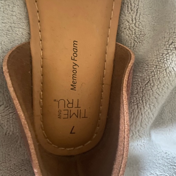 Shoes - Picture 3 of 7